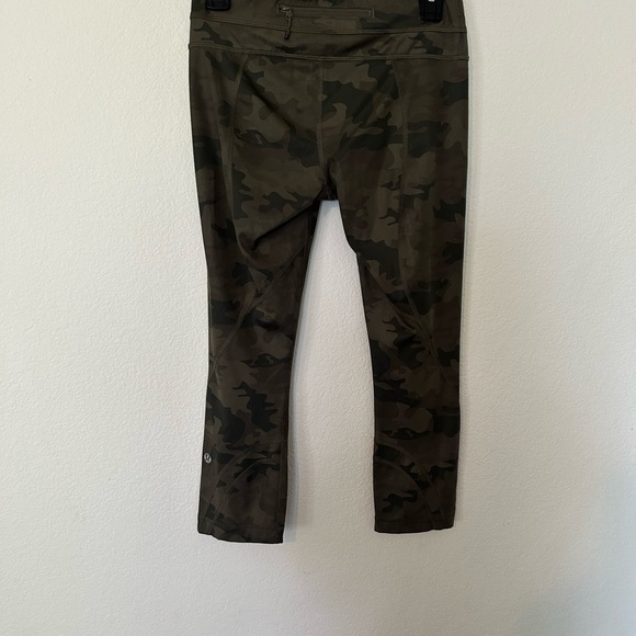 Lululemon Run Inspire Crop |I Legging Savasana Camo
Fatigue Green Size 4 - Picture 2 of 9